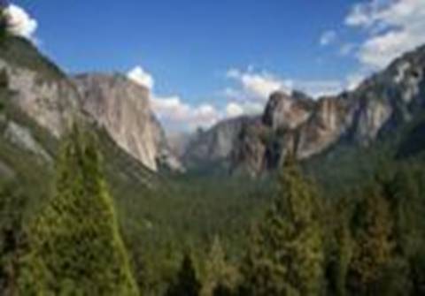 https://upload.wikimedia.org/wikipedia/commons/thumb/c/c7/YosemitePark2_amk.jpg/180px-YosemitePark2_amk.jpg