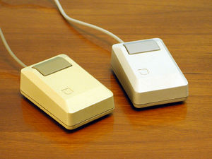 Mausurile Apple Macintosh Plus,1986.
