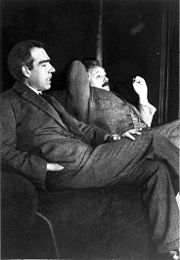 Albert Einstein impreuna cu Niels Bohr